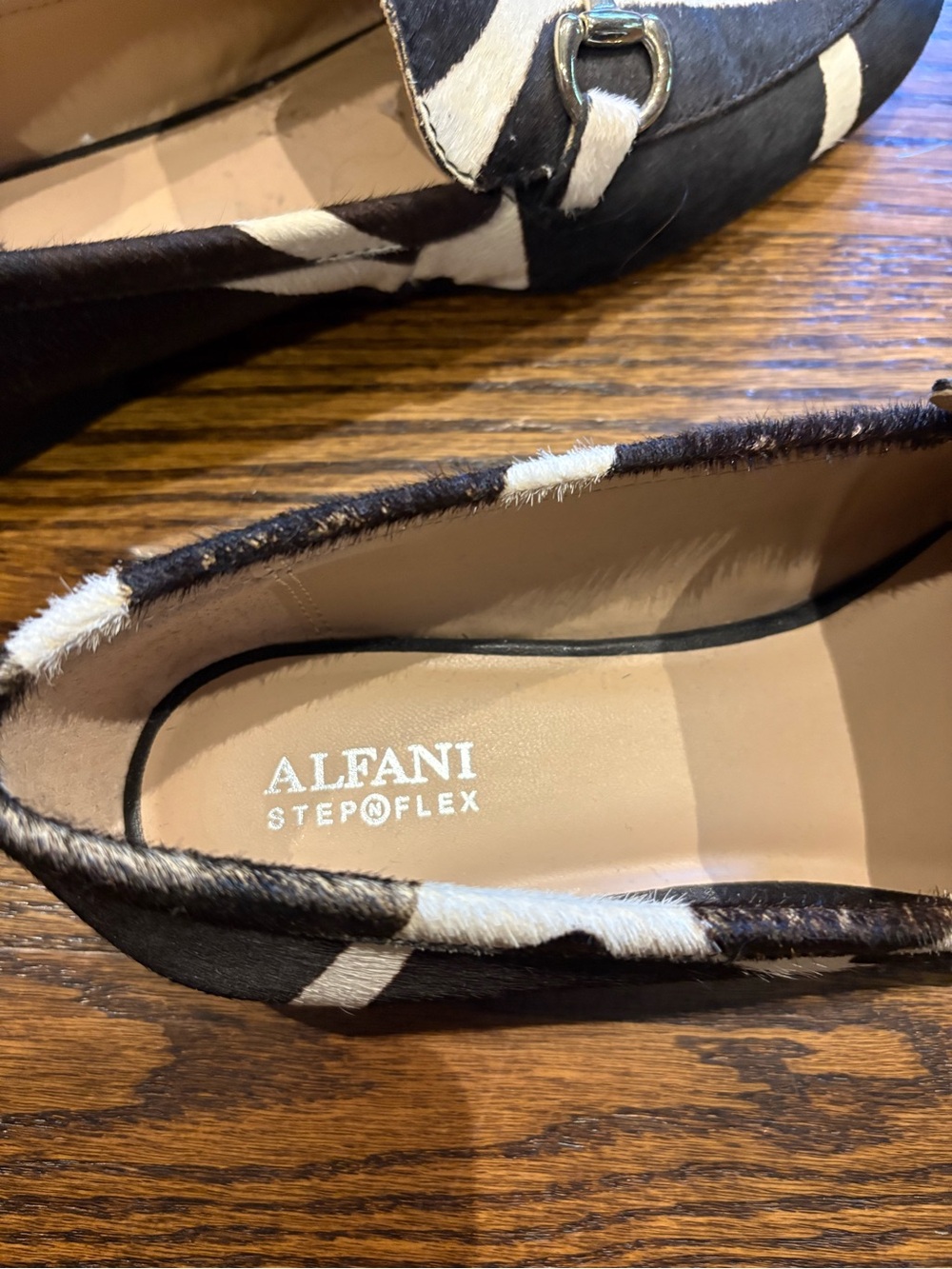Alfani Step n Flex Women’s 10 Dark Brown Beige Haircalf Calfhide Gold Bit - Picture 2 of 8